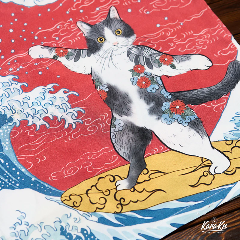 「KaraKuｘ365CAT.ART」神奈川沖浪裏・サーフィンするタトゥー猫 アロハシャツ - Image 9