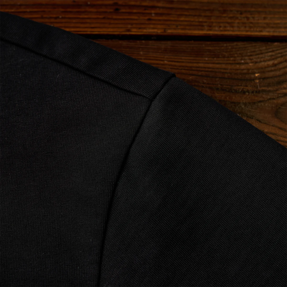 「Karaku」刺繍入り　フェイクレイヤード仕様ストライプ柄シャツ＆VネックTシャツ - Image 9