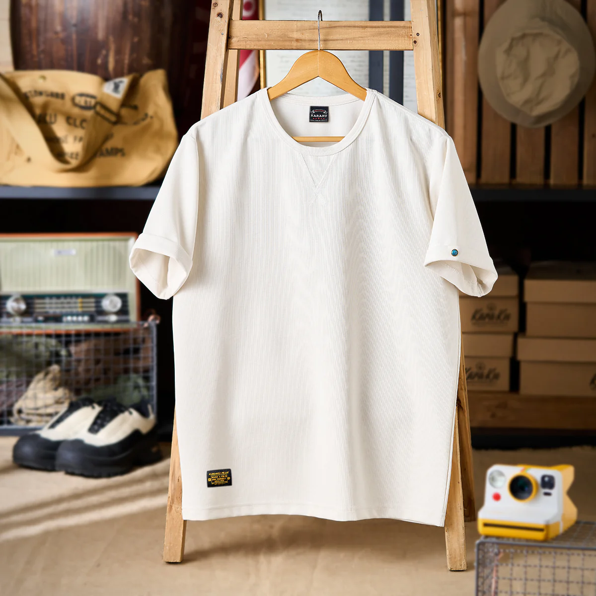 袖ターコイズ風ボタン付き　Vガゼット入りエアーレイヤードTシャツ - Image 3